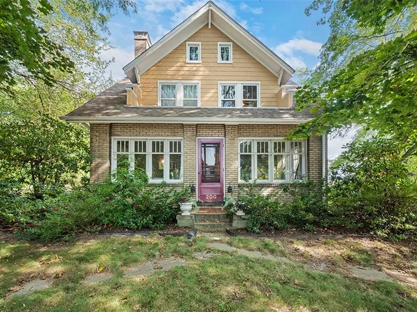 200 Elizabeth St, North Versailles, PA 15137