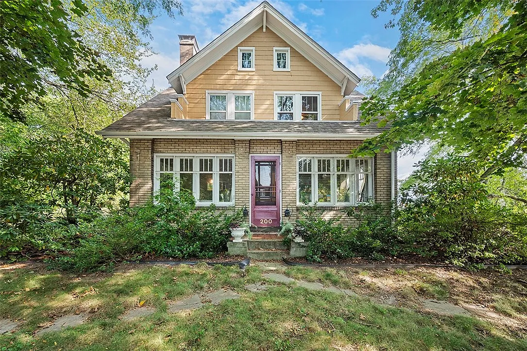 200 Elizabeth St photo 1