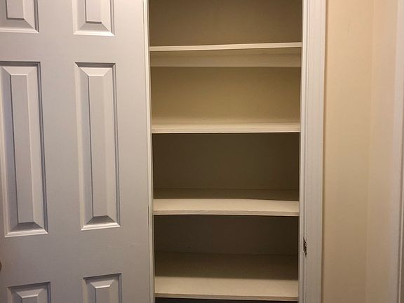 3rd image of 424 Harrodsburg Ln #F