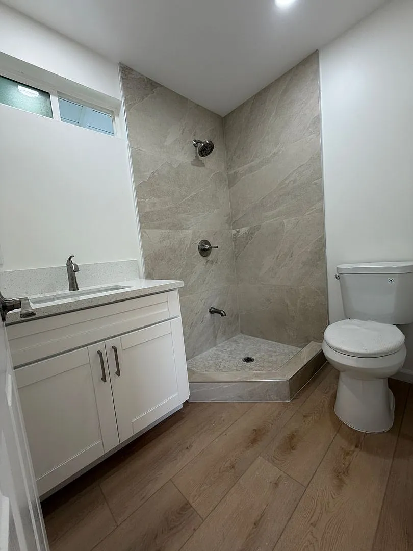 735 Isenberg Street — Photo 4