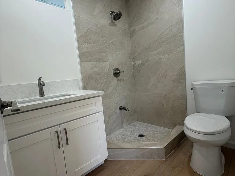 735 Isenberg St — Photo 4