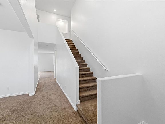 4th image of 3863 E Summit Ave