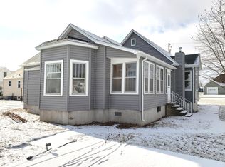 1027 S Broadway St, Coal City, IL 60416