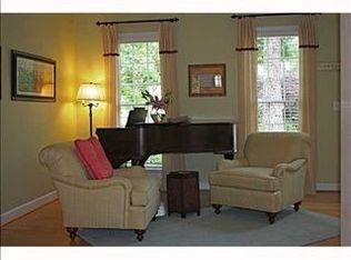 8001 Connestee Ct, Raleigh, NC 27612