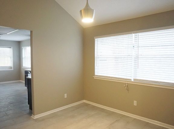 3rd image of 417 Holly Fern Dr