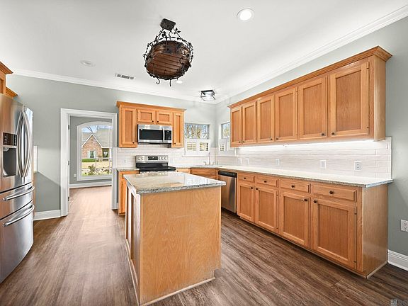 4th image of 39354 Meadowbrook Ave