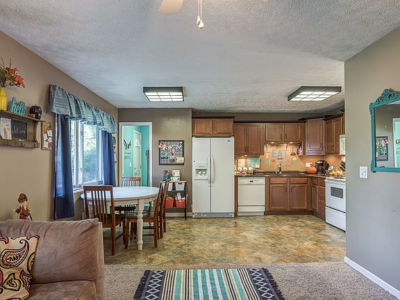 3rd image of 2372 Cornwall Dr