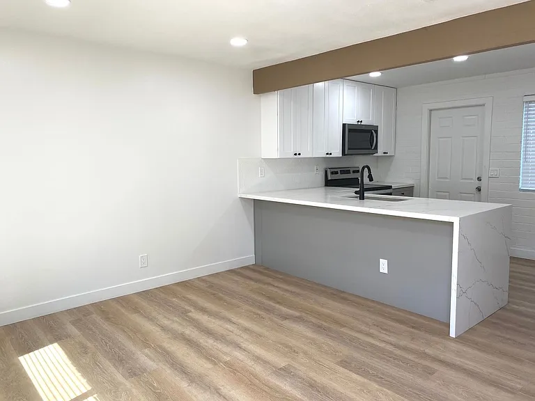 1150 E Orange St #3 — Photo 2
