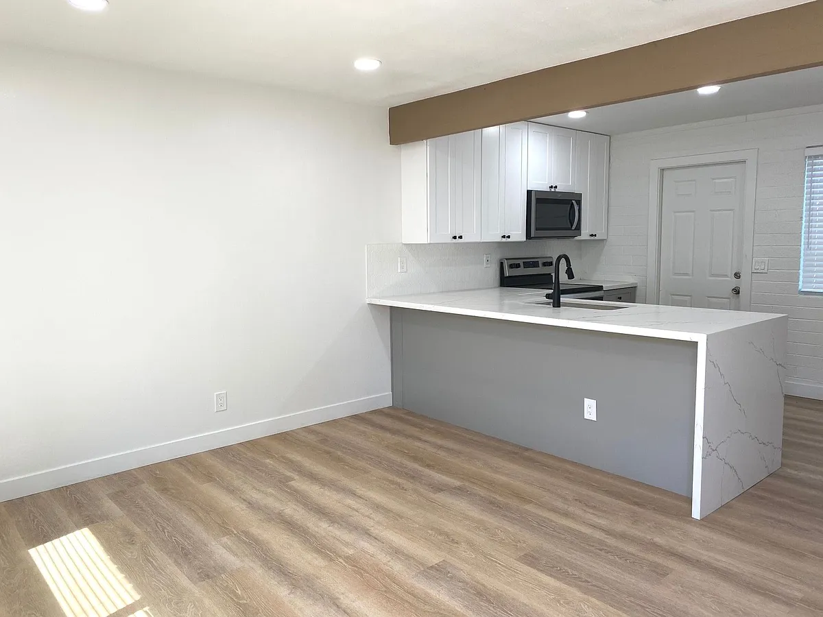 Building Photo - 1150 E Orange St #3