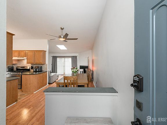 3rd image of 1614 Spruce Hills Dr