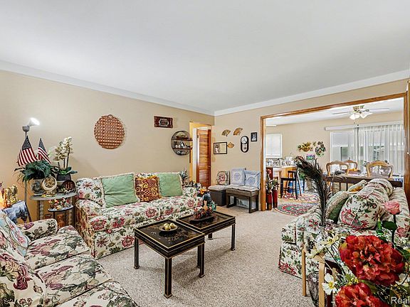 5th image of 30955 Iroquois Dr