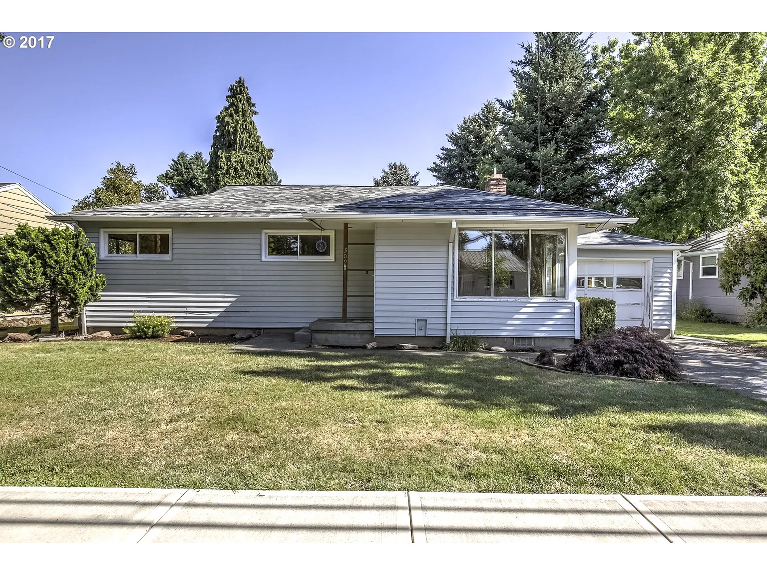 309 NW Garibaldi St photo 1