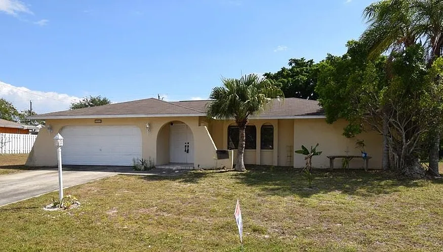 Photo 1 of 21 - 506 SE 26th St #C - Cape Coral, FL Primary Photo - 506 SE 26th St #C