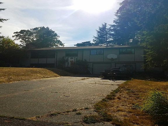 3rd image of 8318 Woodlawn Ave SW