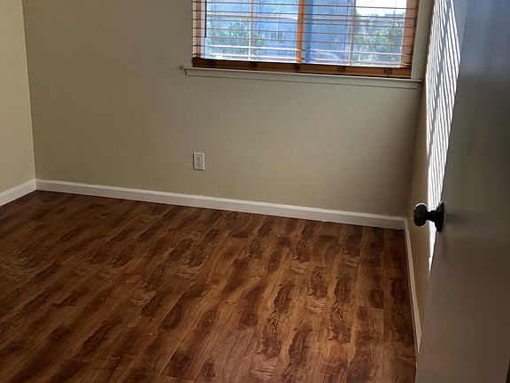 4th image of 498 Rainwell Dr
