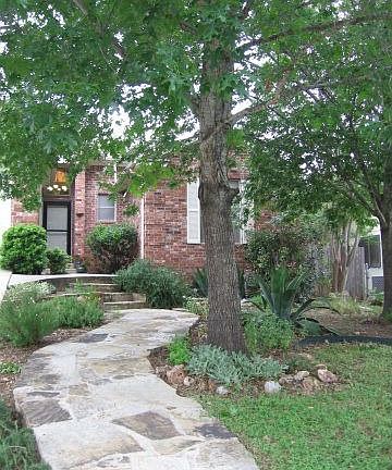 2nd image of 1912 Ramona Cir