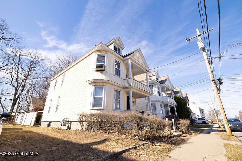 4th image of 112 Porter Street