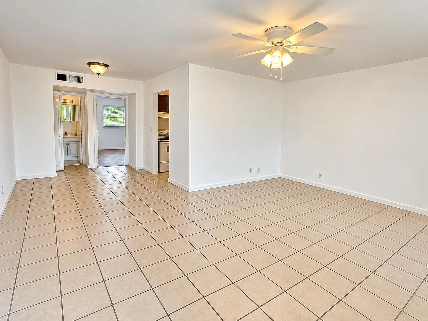 1 bed, 1.5 bath, 700 sqft, $1,770 — Photo 2