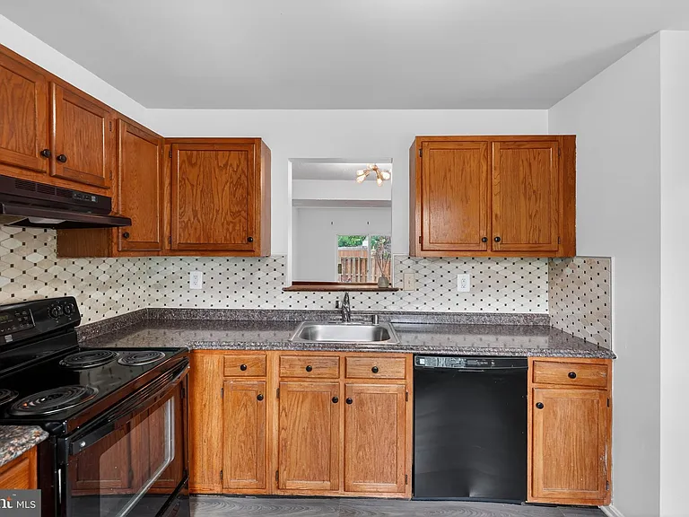 1015 Saint Michaels Dr — Photo 11