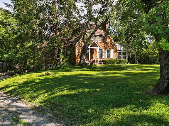 2nd image of 1104 Forest Ave