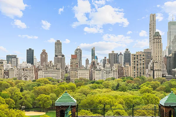 Sold by Sotheby's International Realty | media 4