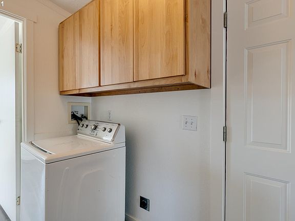 3rd image of 13401 NE 28th St