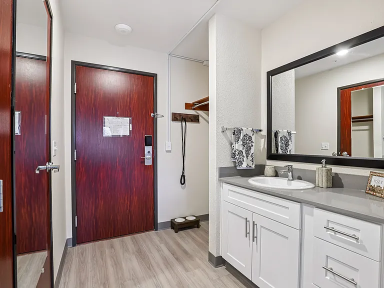 Woodland Flats Apartments — Photo 44