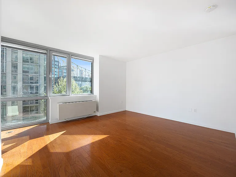 425 Main St #7G — Photo 4
