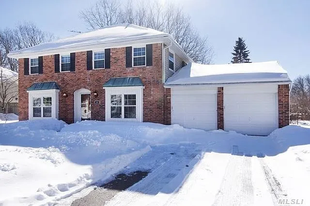 111 Twin Oaks Dr photo 1