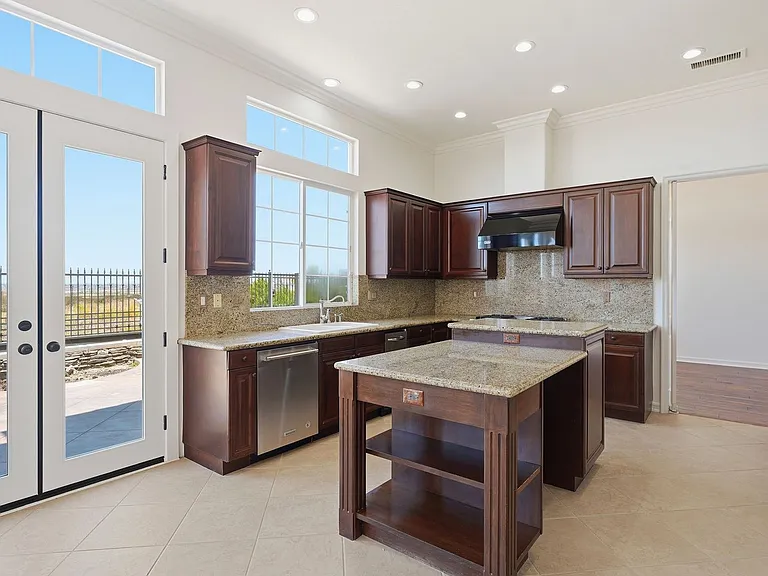 5571 Ocean Terrace Dr — Photo 11