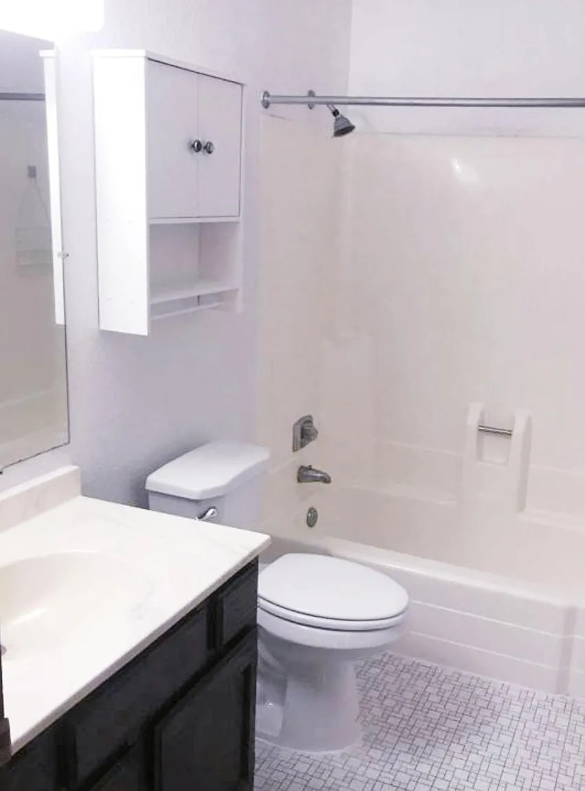 900 Lakeshore Dr — Photo 3