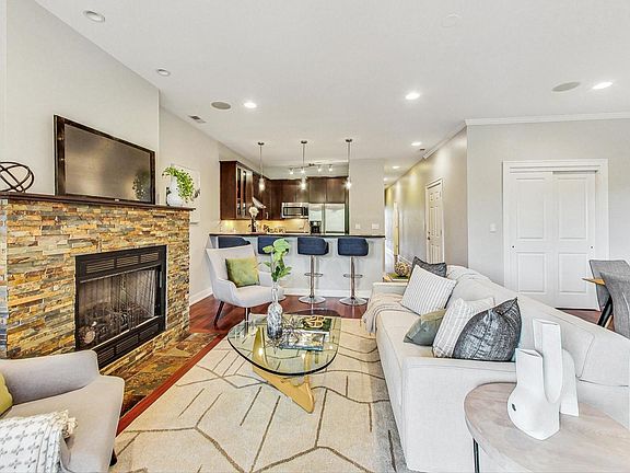 3rd image of 3864 N Lincoln Ave #2