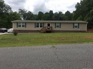 320 Forest Hollow Dr, Statesville, NC 28677