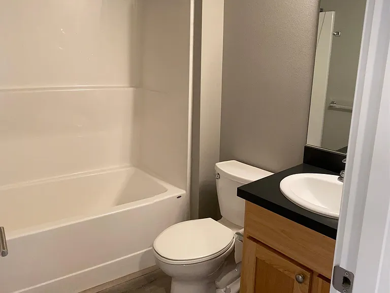 141 SW Kalmia St — Photo 11
