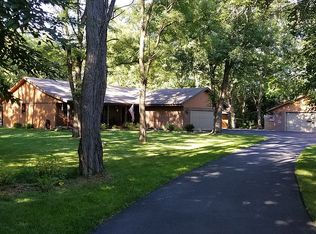 608 Glen Forest Dr, Machesney Park, IL 61115