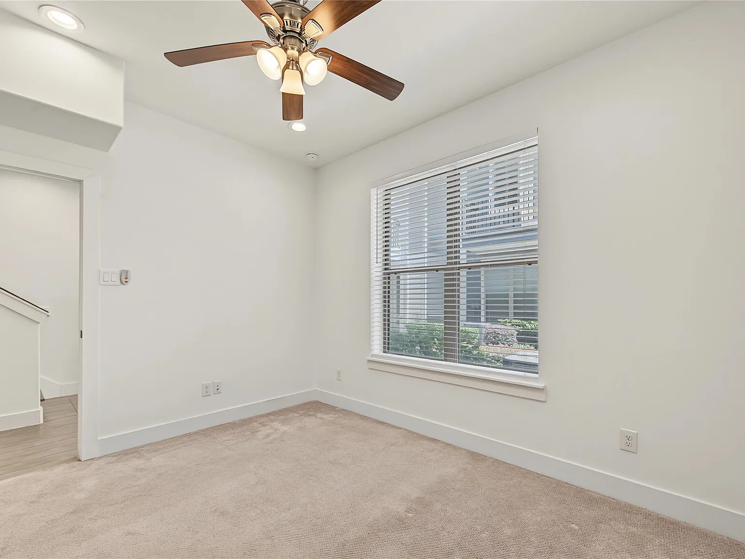 3 bed, 3.5 bath, 1897 sqft, $2,800 — Photo 4