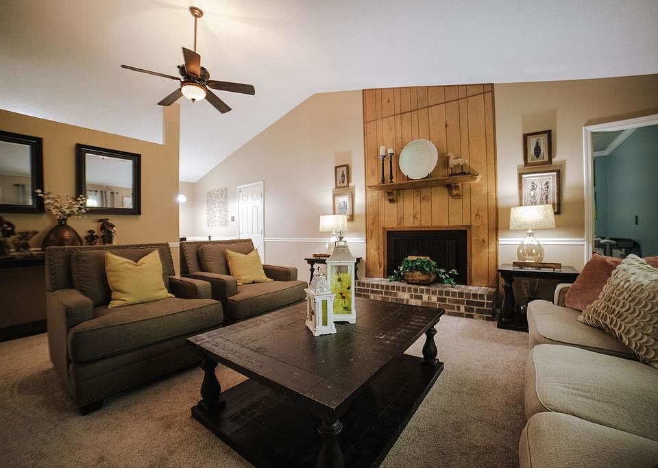 1st image of 5724 Jardin Pl