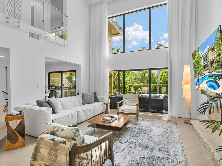 753 Villa Portofino Cir — Photo 1