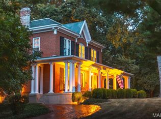 1014 Henry St, Alton, IL 62002