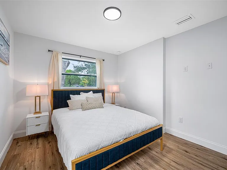 3717 E Clifton St — Photo 41