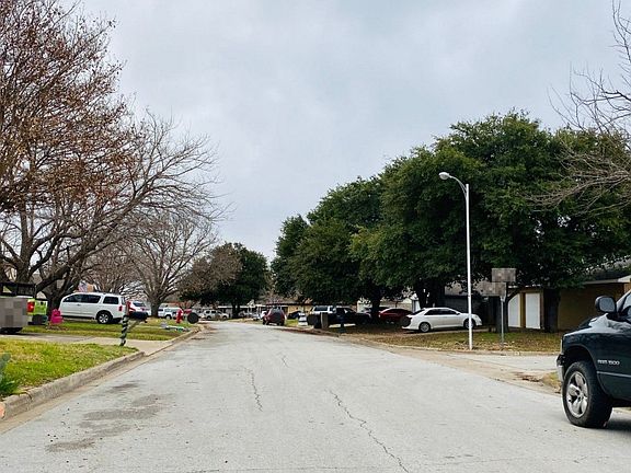 4th image of 444 Fox Dr