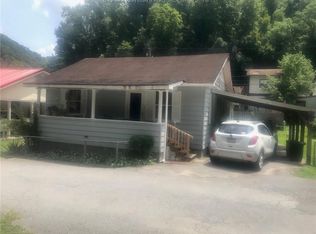 61 Mountain Peak Rd, Logan, WV 25601
