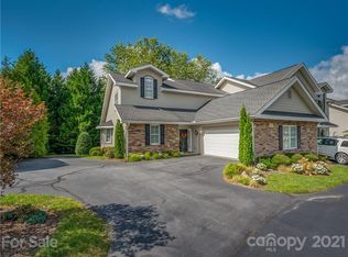 161 Towne Place Dr, Hendersonville, NC 28792