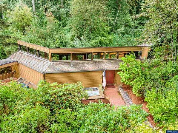 2084 Doaks Ferry Rd NW, Salem, OR 97304