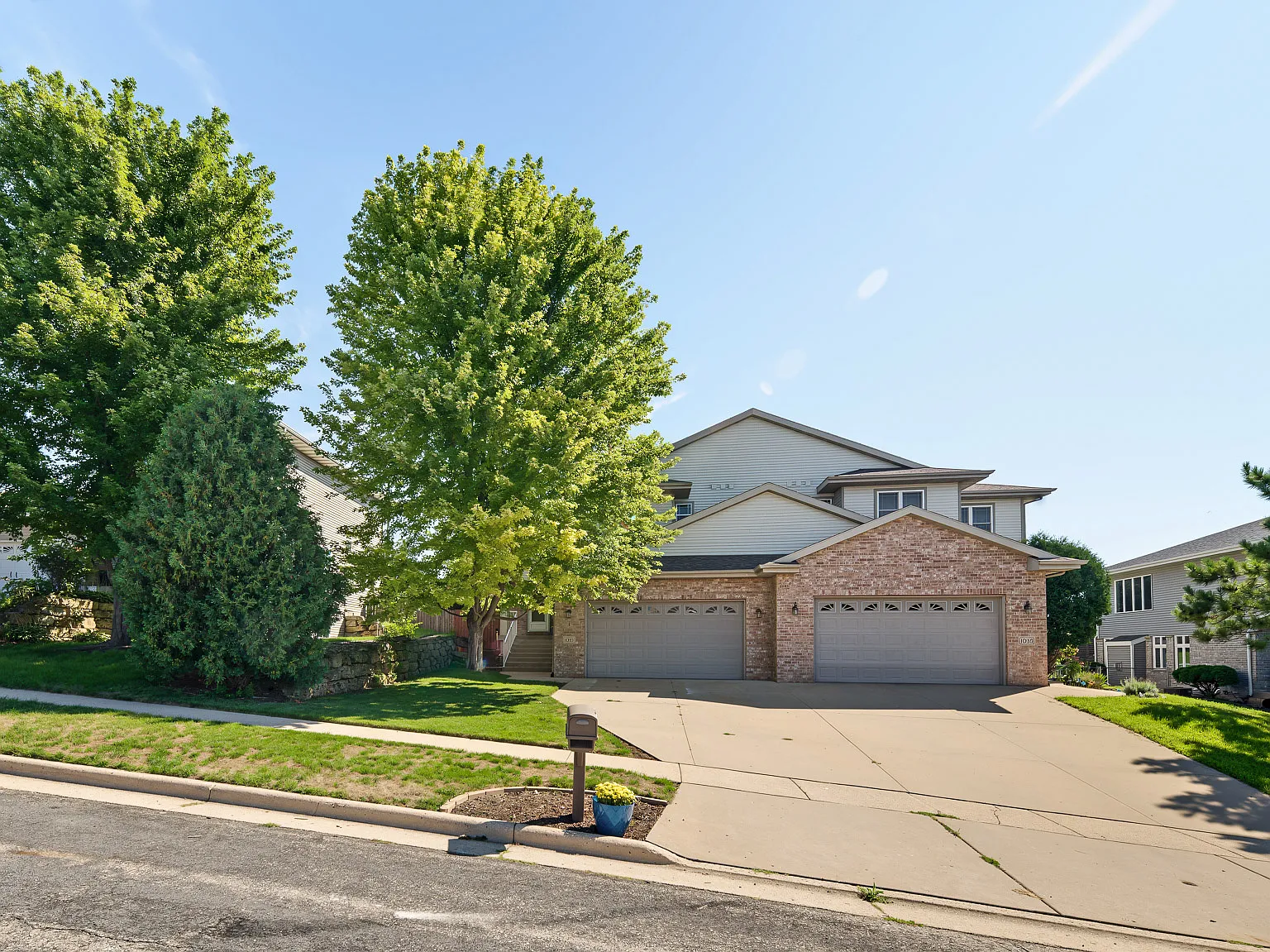 4 bed, 2851 sqft, $3,500 — Photo 1