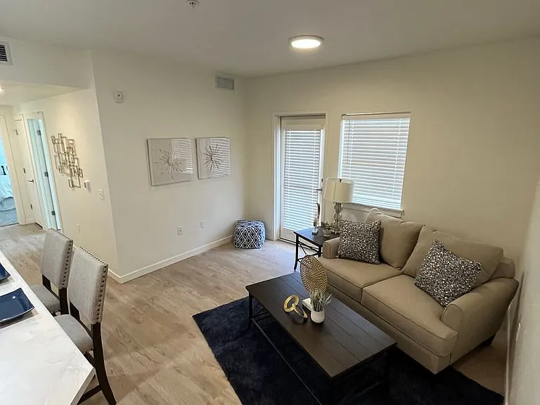 Lexington Sky Apartments — Photo 23
