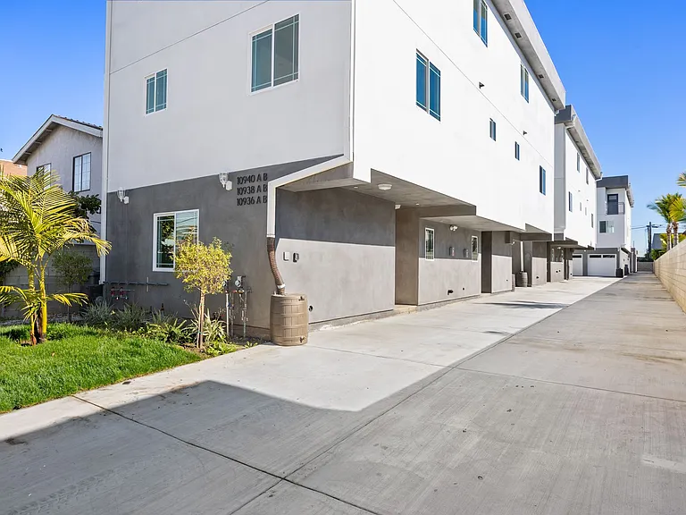 10936 S Osage Ave #A — Photo 34