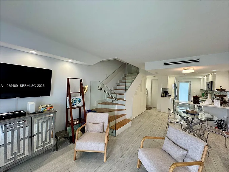 881 Ocean Dr — Photo 26