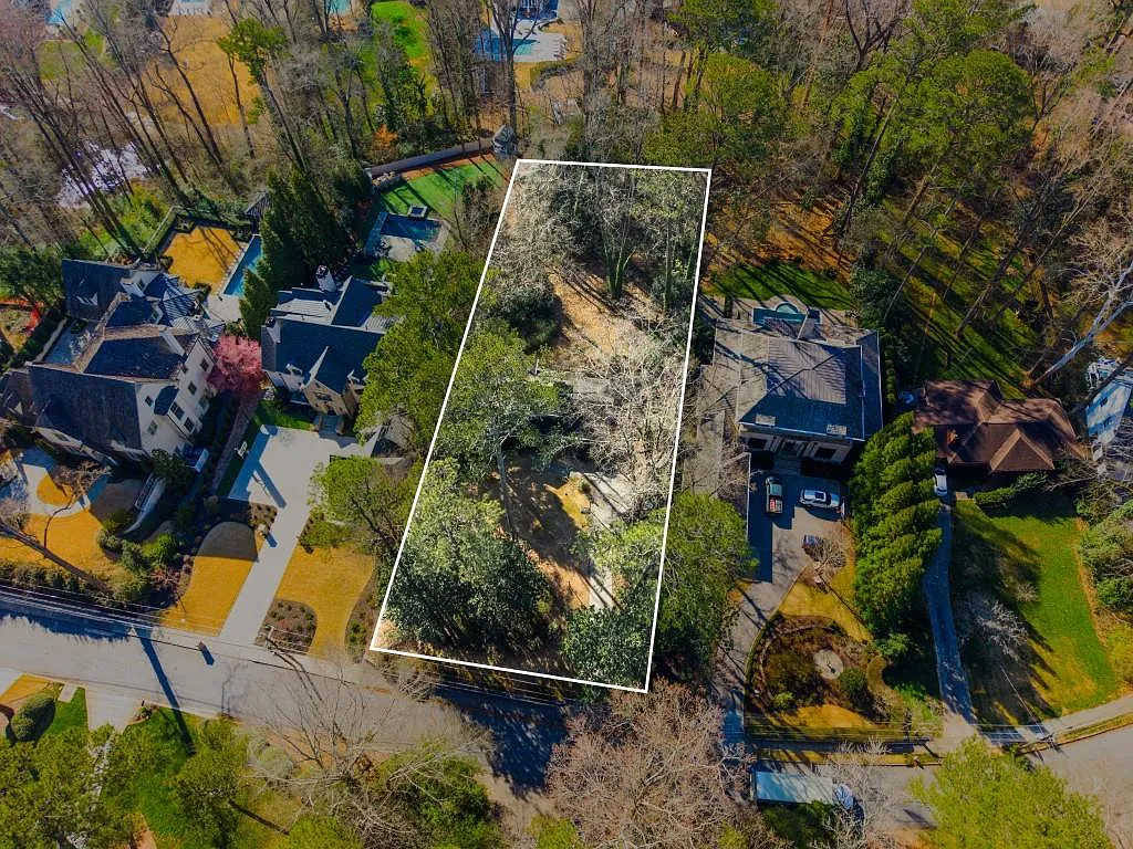410 Hillside Dr NW photo 1