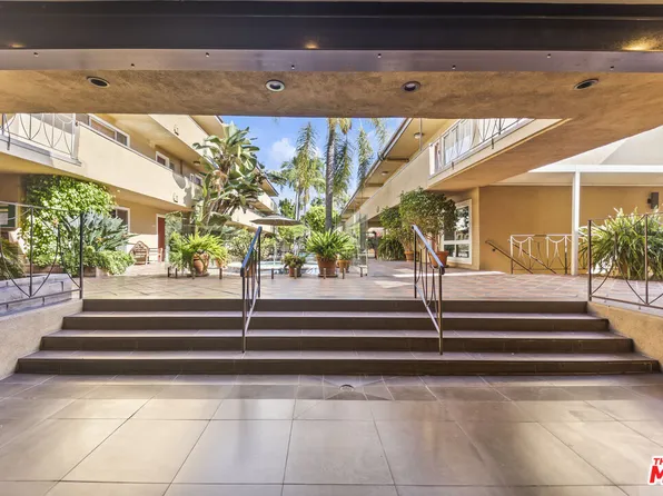 970 Palm Ave APT 209, West Hollywood, CA 90069